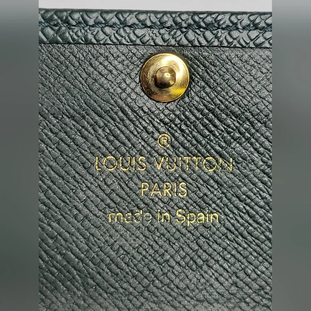 Authentic Louis Vuitton Taiga Leather Dk. Green Porte Cles Key Holder CA0996
